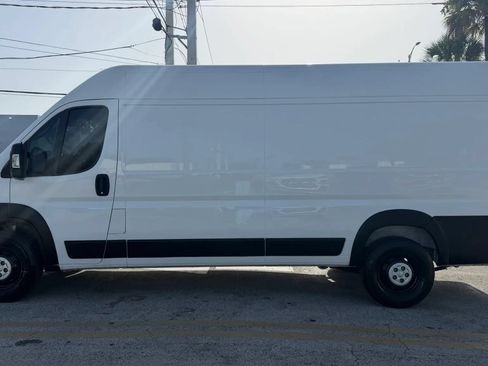 Used 2023 RAM ProMaster 3500 w/ Driver Convenience Group FWD image 4