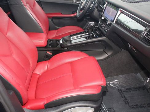 Certified 2022 Porsche Macan S w/ Premium Package Plus AWD/4WD image 27