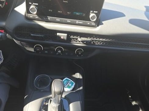 Used 2025 Honda HR-V LX image 13