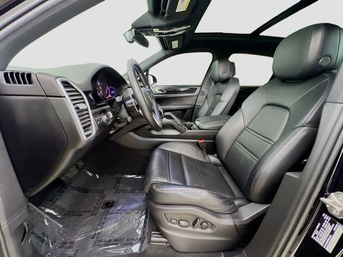 Used 2023 Porsche Cayenne Platinum Edition AWD/4WD image 22