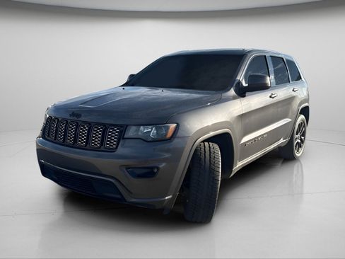 Used 2017 Jeep Grand Cherokee Altitude AWD/4WD image 11