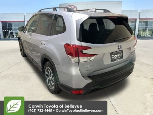 Used 2021 Subaru Forester Premium image 3