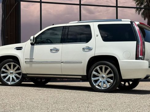 Used 2013 Cadillac Escalade Platinum AWD/4WD image 6