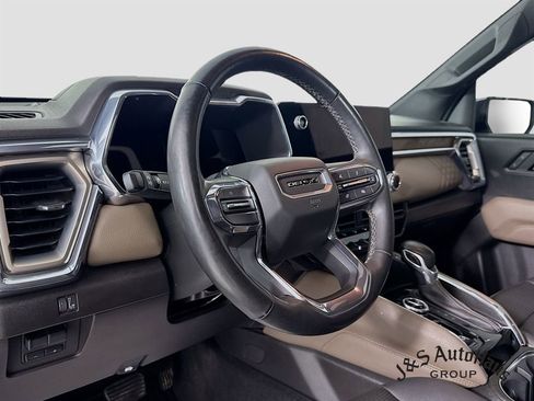 Used 2024 GMC Canyon Denali image 9