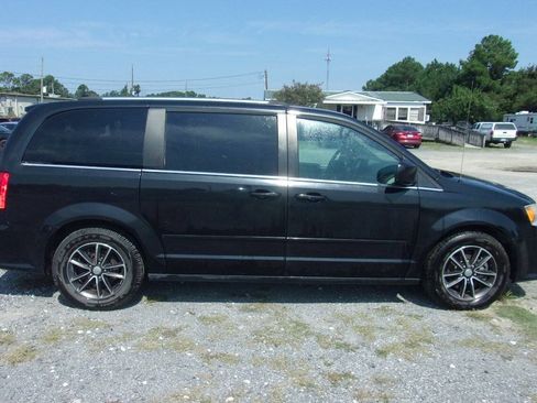Used 2016 Dodge Grand Caravan SXT FWD image 8