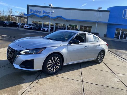 Used 2024 Nissan Altima 2.5 SV image 5