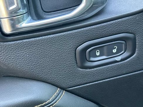 Used 2025 Jeep Wrangler Unlimited Sahara AWD/4WD image 12
