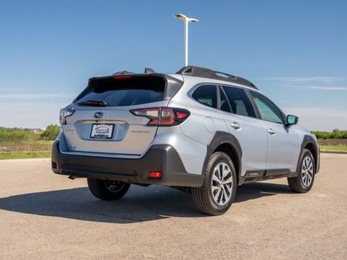 Used 2024 Subaru Outback Premium AWD/4WD image 7