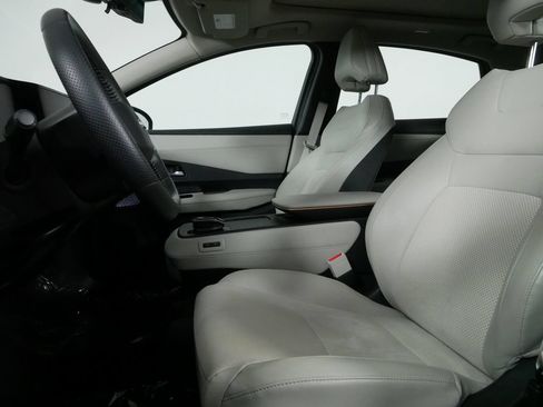 Used 2023 Nissan Ariya AWD image 15
