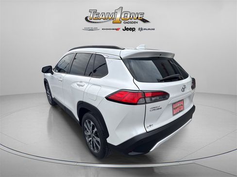 Used 2023 Toyota Corolla Cross XLE image 6