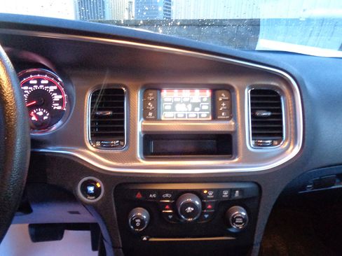 Used 2014 Dodge Charger SE w/ Sport Appearance Group image 14