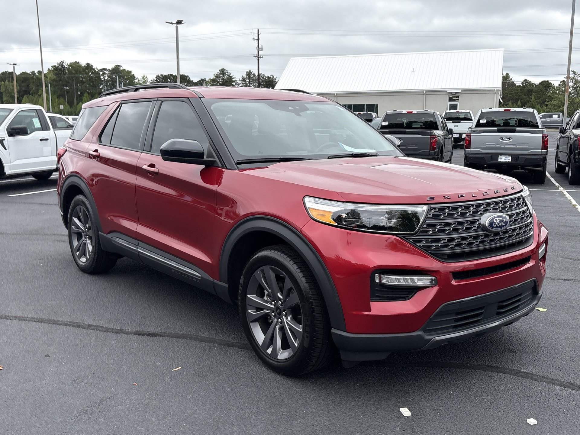 Certified 2024 Ford Explorer XLT w/ Equipment Group 202A RWD image 28