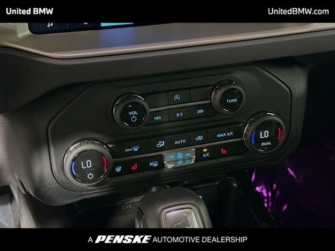 Used 2025 Ford Bronco Outer Banks w/ Black Appearance Package image 11