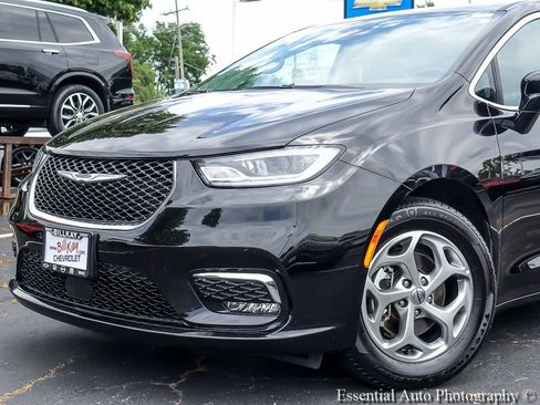 Used 2024 Chrysler Pacifica Limited FWD image 3