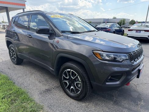 Used 2024 Jeep Compass Trailhawk AWD/4WD image 6