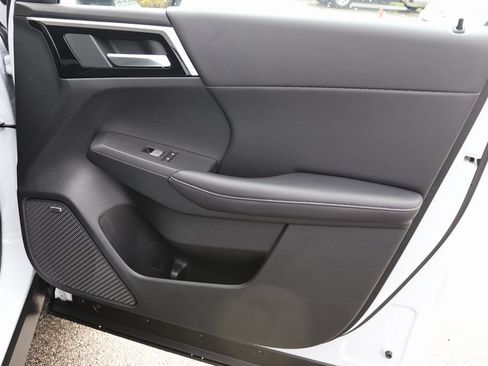 New 2025 Mitsubishi Outlander SE image 12