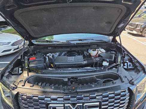 Used 2024 GMC Yukon XL Denali Ultimate AWD/4WD image 9