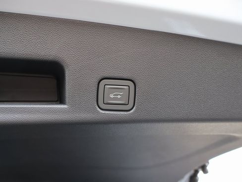 New 2026 Chevrolet Traverse LT w/ LPO, Floor Liner Package image 24