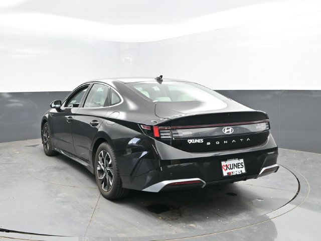 Used 2025 Hyundai Sonata SEL FWD image 10