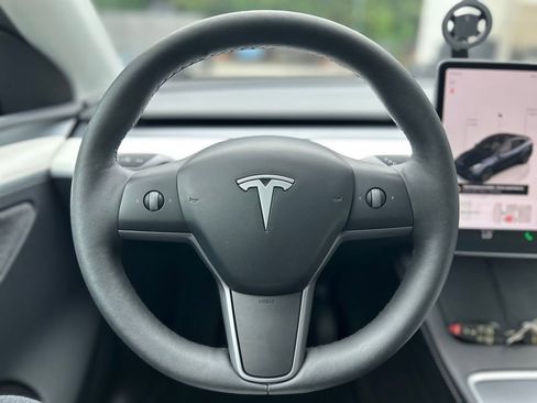 Used 2024 Tesla Model Y Long Range RWD image 8