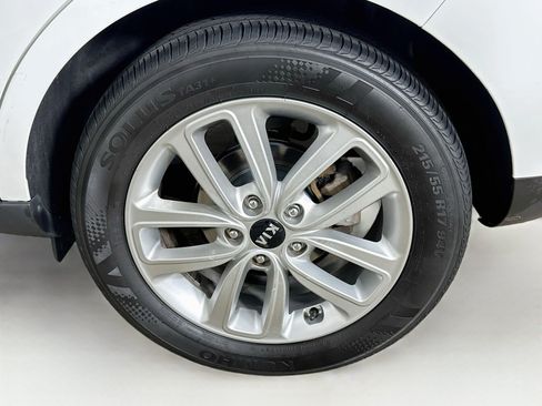 Used 2018 Kia Soul + FWD image 11