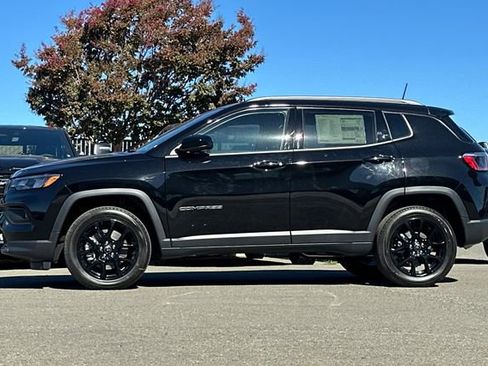 New 2026 Jeep Compass Latitude image 7