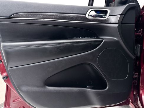 Used 2018 Jeep Grand Cherokee Altitude image 28