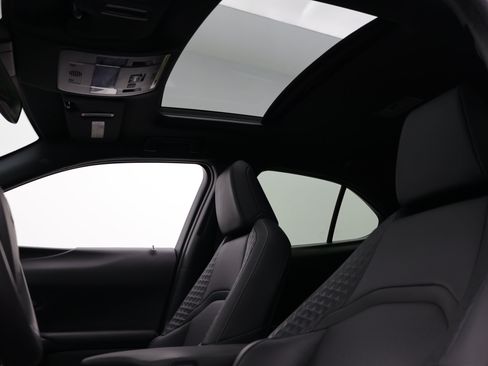 Used 2021 Lexus UX 200 w/ Accessory Package (Z2) FWD image 5
