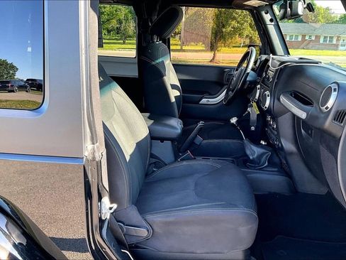 Used 2016 Jeep Wrangler Sahara w/ Connectivity Group AWD/4WD image 6
