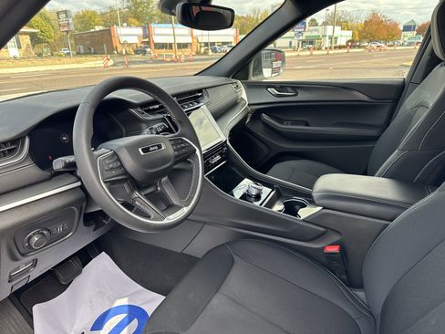 Certified 2024 Jeep Grand Cherokee Laredo w/ Trailer Tow Package image 13