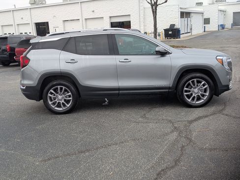 Used 2023 GMC Terrain SLT image 10