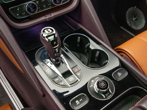 Used 2021 Bentley Bentayga AWD/4WD image 20