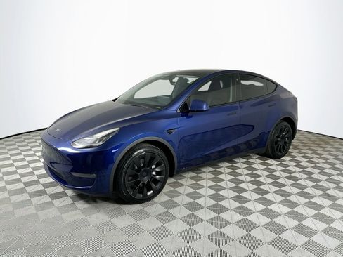 Used 2022 Tesla Model Y Long Range AWD/4WD image 3