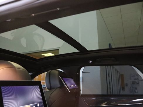 Used 2025 Bentley Bentayga image 20