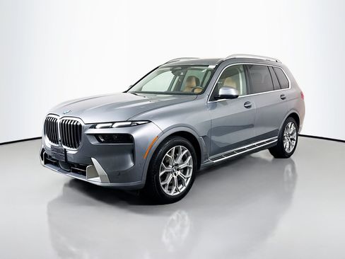 Used 2025 BMW X7 xDrive40i AWD/4WD image 4