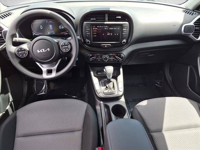 Used 2024 Kia Soul LX w/ LX Technology Package FWD image 16