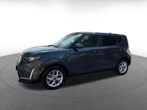 Used 2025 Kia Soul LX w/ LX Technology Package FWD image 7