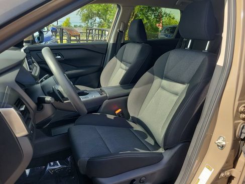 Used 2024 Nissan Rogue SV FWD image 16