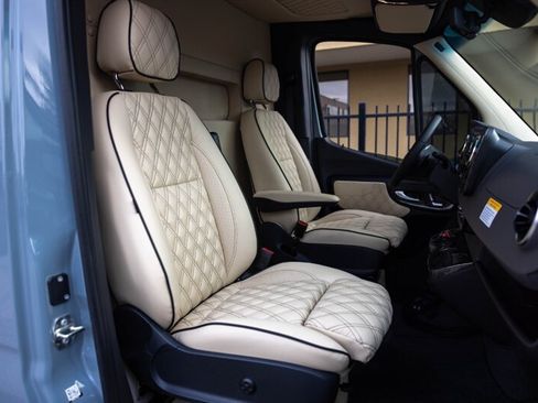 Used 2023 Mercedes-Benz Sprinter 3500 w/ Parking Package image 18