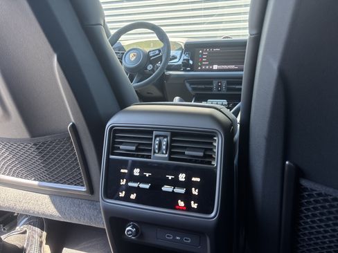 New 2026 Porsche Cayenne GTS AWD/4WD image 28