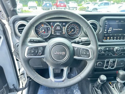 Used 2023 Jeep Wrangler Unlimited Sahara AWD/4WD image 18