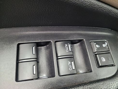 Used 2018 Honda Pilot Touring image 27