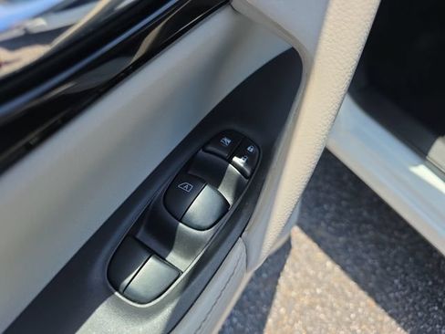 Used 2017 Nissan Rogue Sport SL w/ SL Premium Package FWD image 17