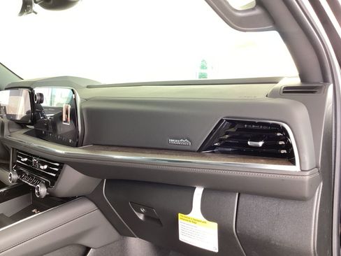 New 2026 Chevrolet Suburban High Country AWD/4WD image 18
