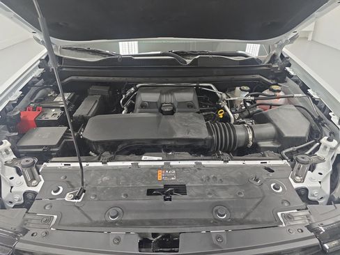 New 2025 Chevrolet Colorado ZR2 w/ Off-Road Front Bumper Package image 93