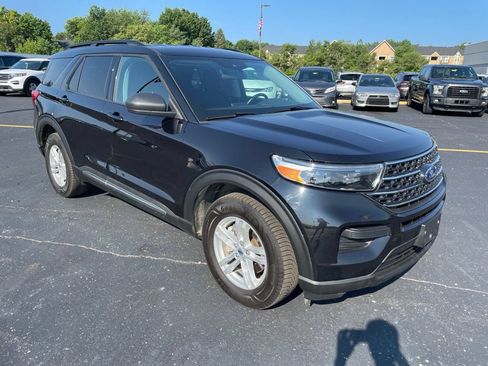 Used 2024 Ford Explorer XLT AWD/4WD image 3