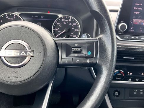 Used 2024 Nissan Rogue SV FWD image 24