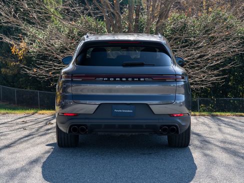 Certified 2025 Porsche Cayenne image 6