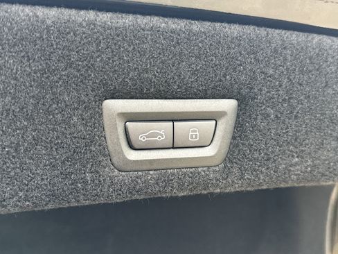 New 2026 BMW 750e xDrive image 25