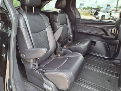 Certified 2025 Toyota Sienna XLE Woodland Edition image 19